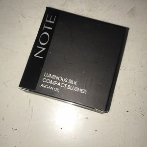 Note luminous blush